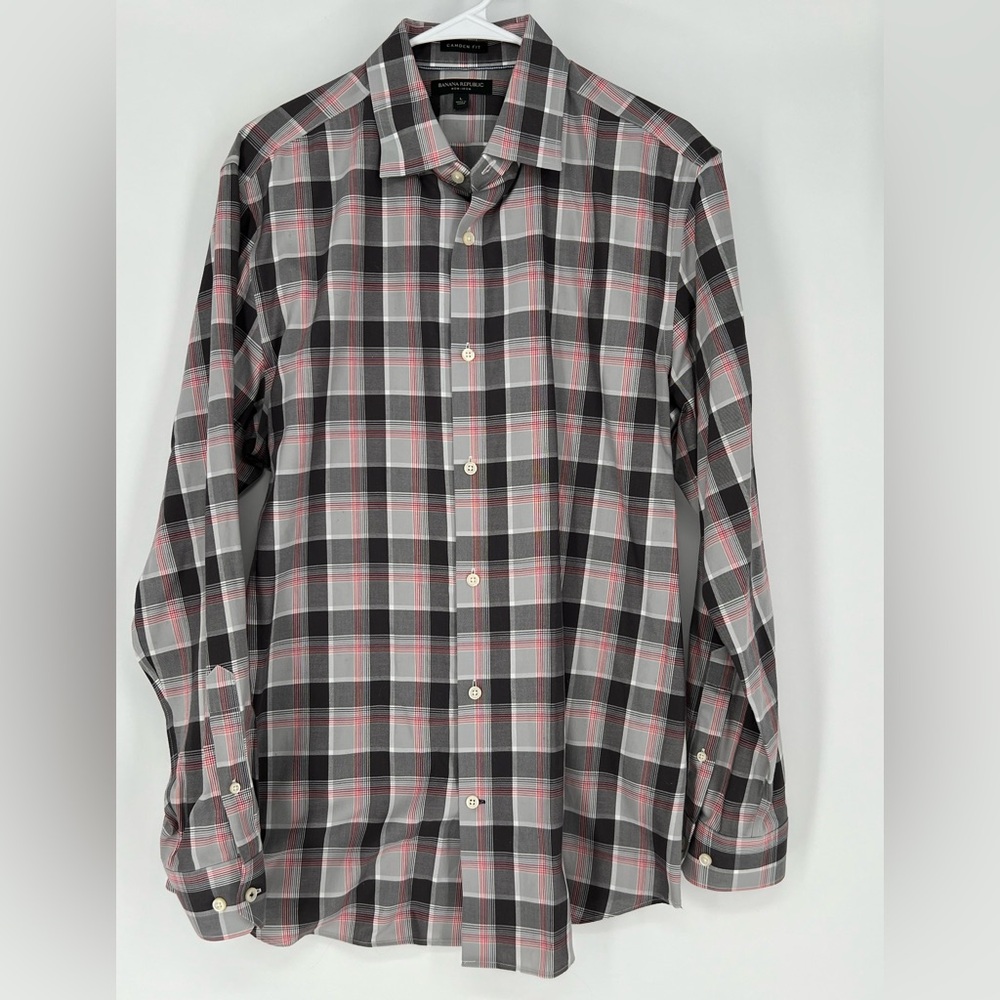 Banana‎ Republic Camden fit non-iron shirt in a grey & red plaid pattern